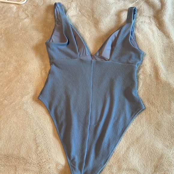 H&M swimsuit - Picture 4 of 4